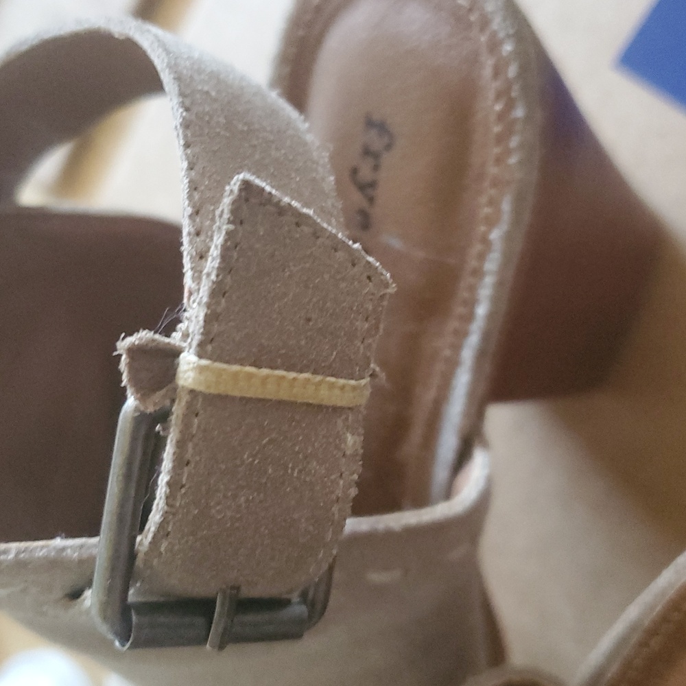 FRYE & CO Elegant Tan Women's Shoes - Picture 10 of 11